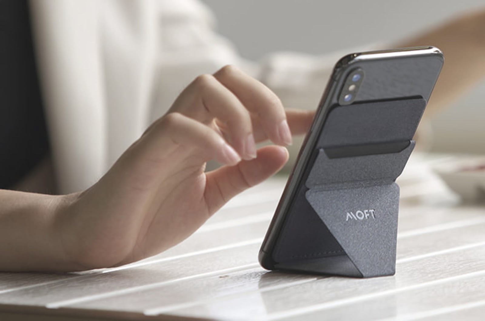 Innovative Mobile Phone Stands and Covers for the Ease of Operating