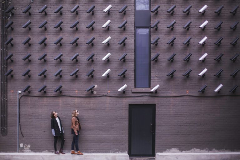 8 MUST-HAVE FEATURES OF BUSINESS SECURITY SYSTEMS