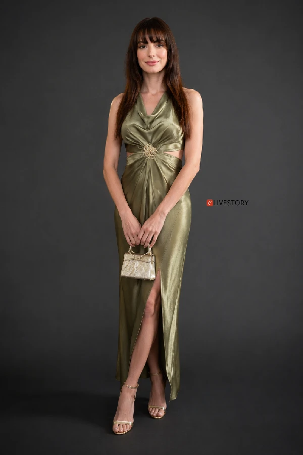 Anne Hathaway photo