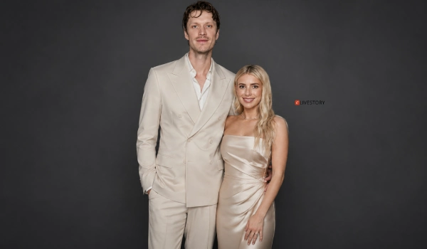 Emma Roberts marries Cody John